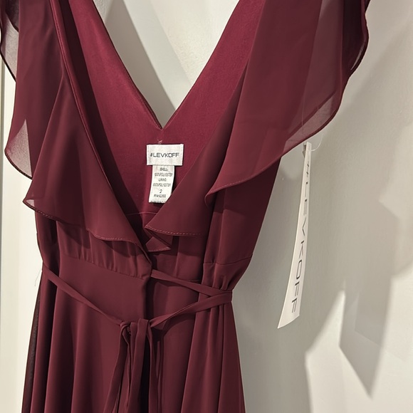 Bill Levkoff chiffon a-line gown with ruffled v-neck top and back wrap. Size 2 - Picture 4 of 7